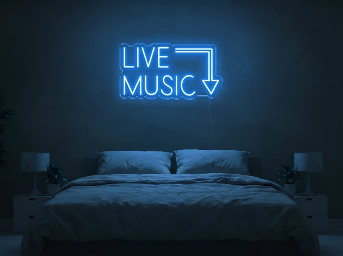 Neonskylt «Live Music» i isblå LED-neon, monterad på vägg