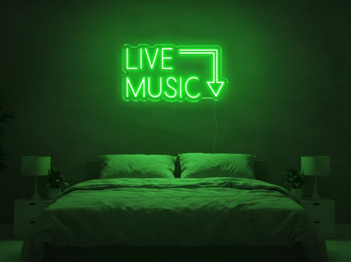 Neonskylt «Live Music» i mintgrön LED-neon, monterad på vägg