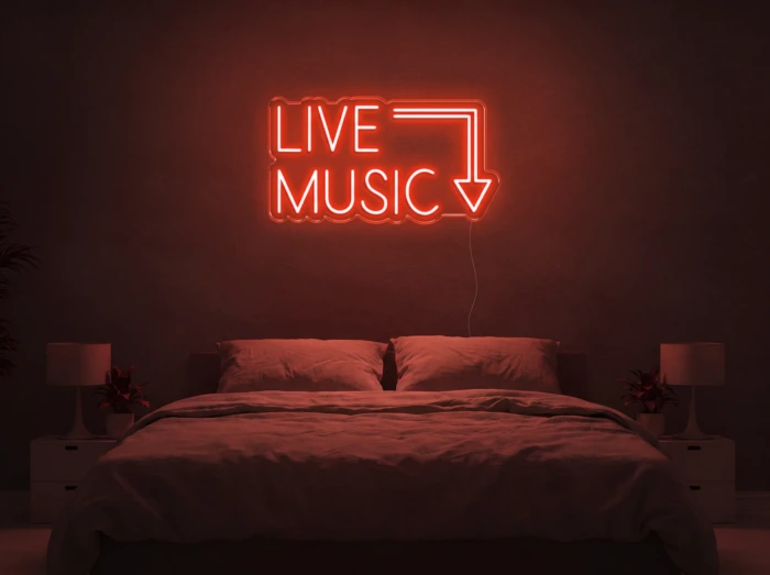 Neonskylt «Live Music» i röd LED-neon, monterad på vägg