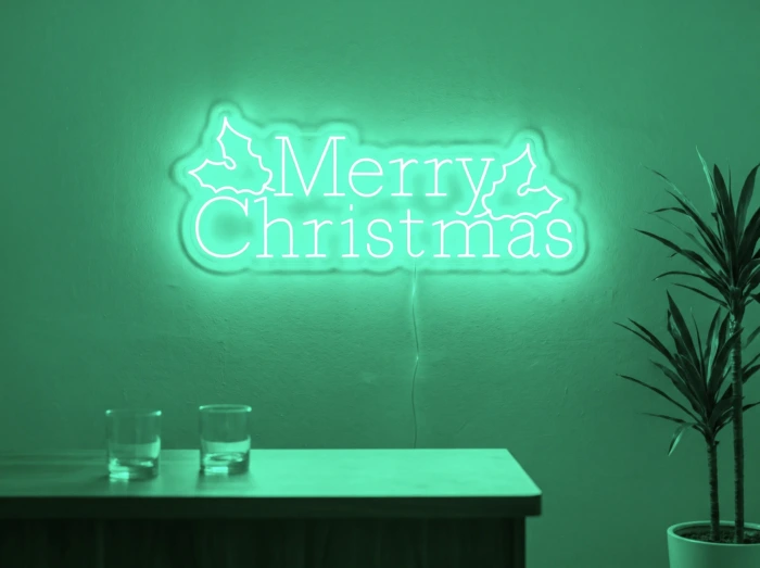 Neonskylt «Merry Christmas» i mintgrön LED-neon, monterad på vägg