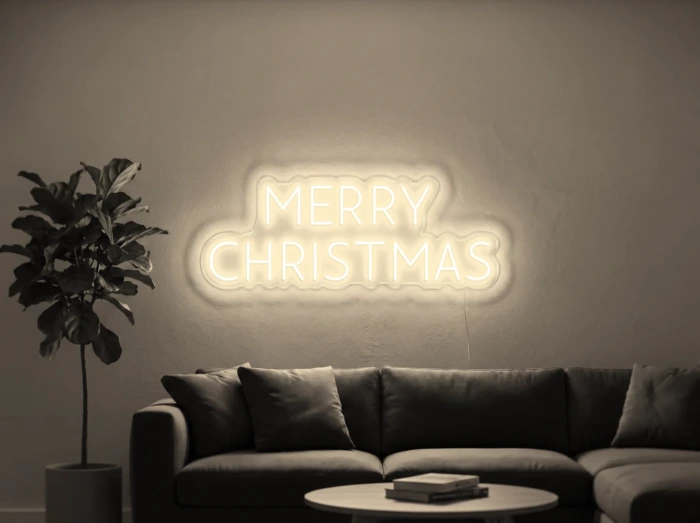 Neonskylt «Merry Christmas, versaler» i varmvit LED-neon, monterad på vägg