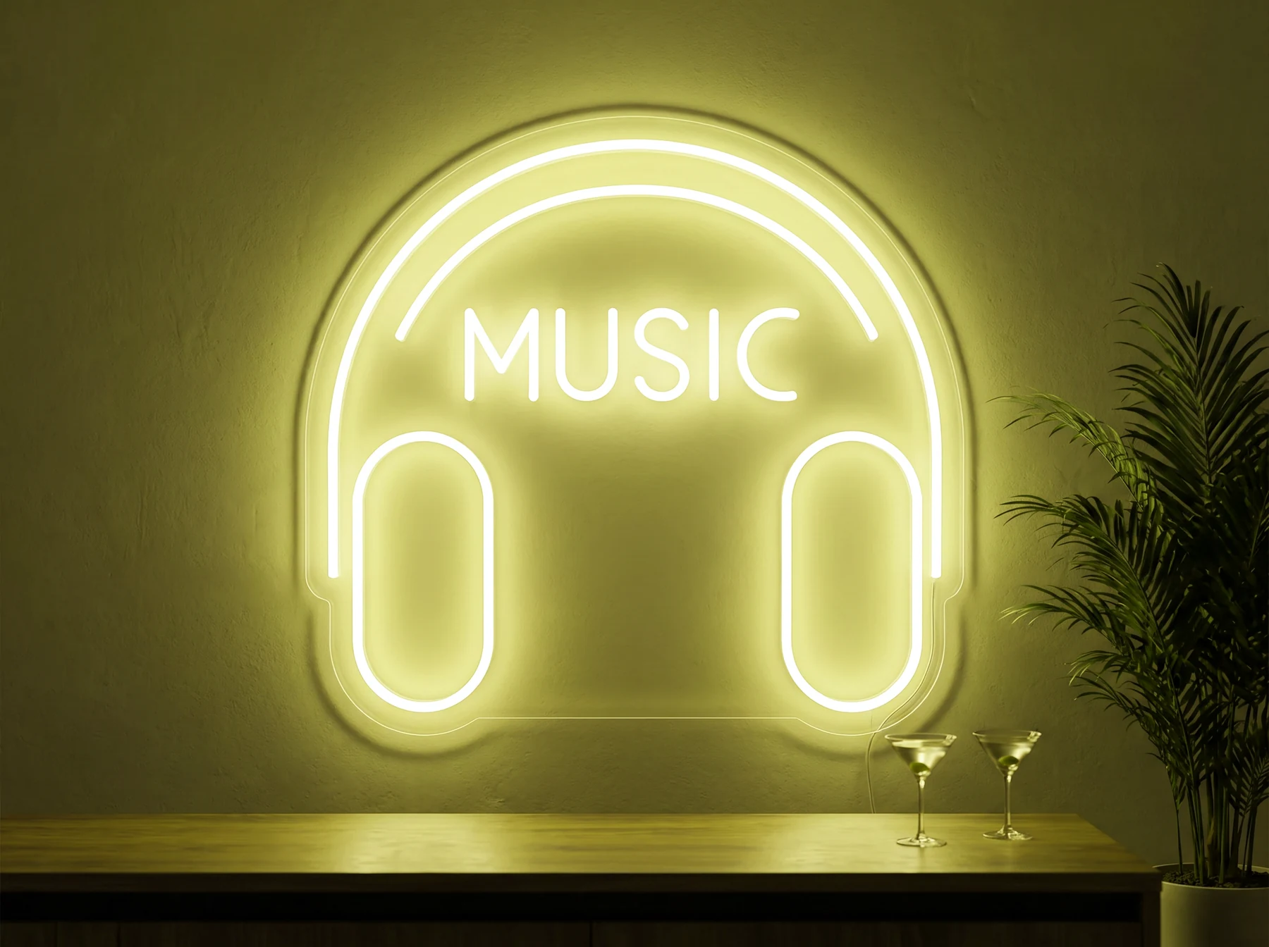 Neonskylt «Musik» i gul LED-neon, monterad på vägg