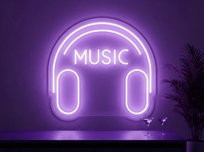 Neonskylt «Musik» i lila LED-neon, monterad på vägg