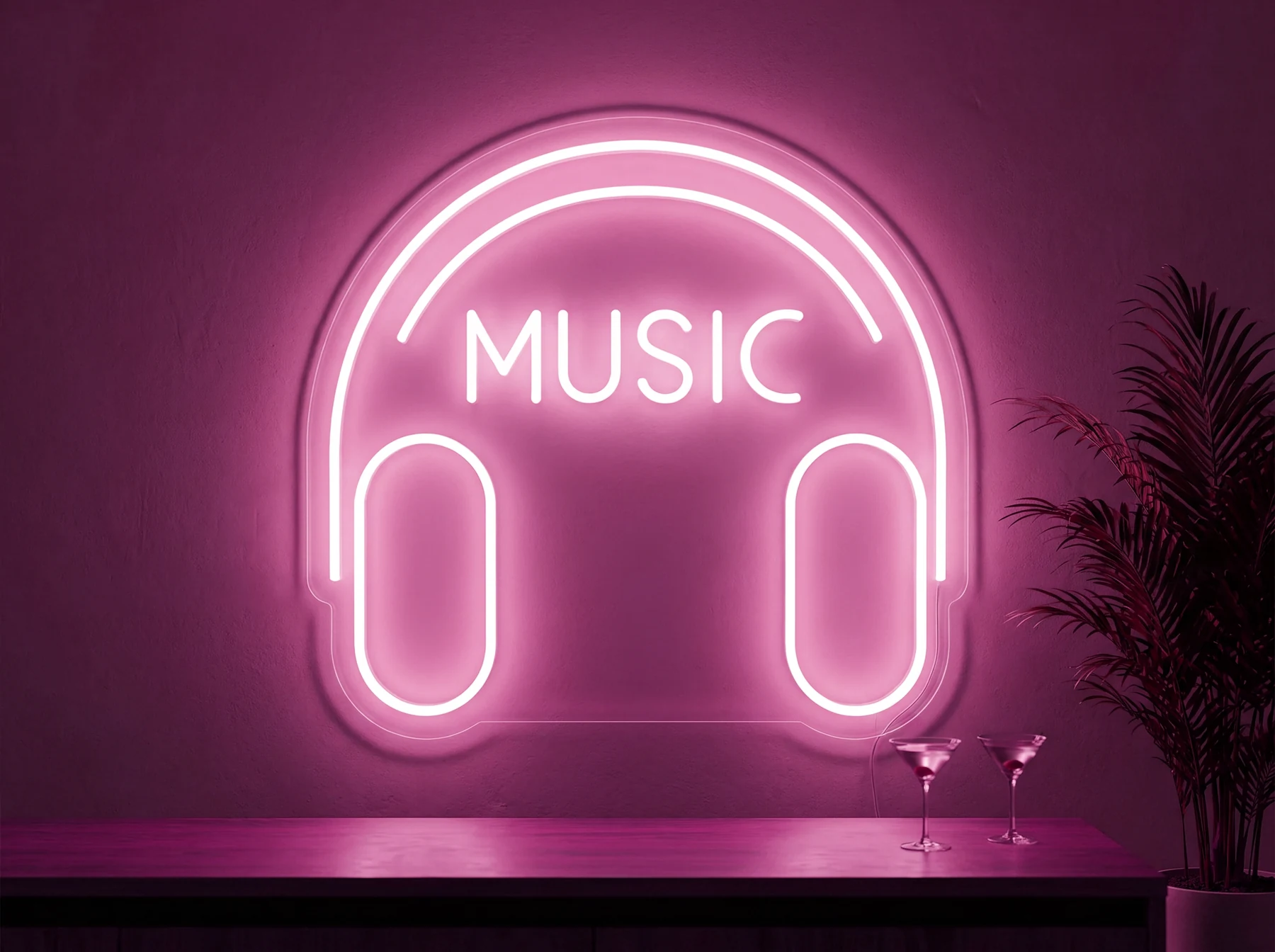 Neonskylt «Musik» i rosa LED-neon, monterad på vägg