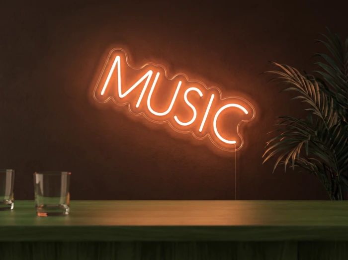 Neonskylt «Musik, smal» i orange LED-neon, monterad på vägg