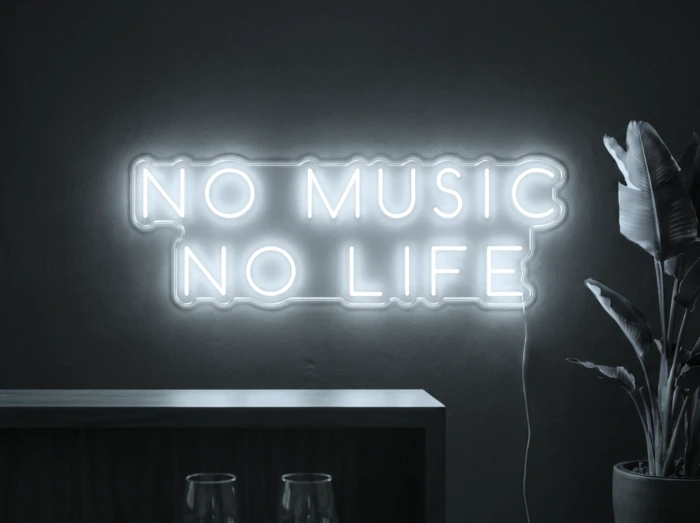 Neonskylt «No Music No Life» i iskall vit LED-neon, monterad på vägg