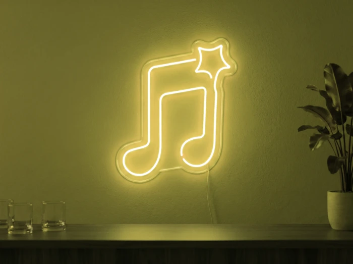 Neonskylt «Not» i gul LED-neon, monterad på vägg