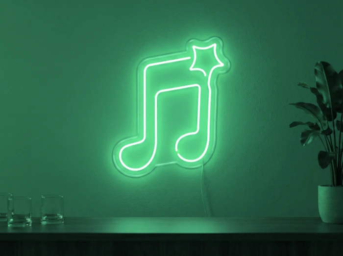Neonskylt «Not» i mintgrön LED-neon, monterad på vägg
