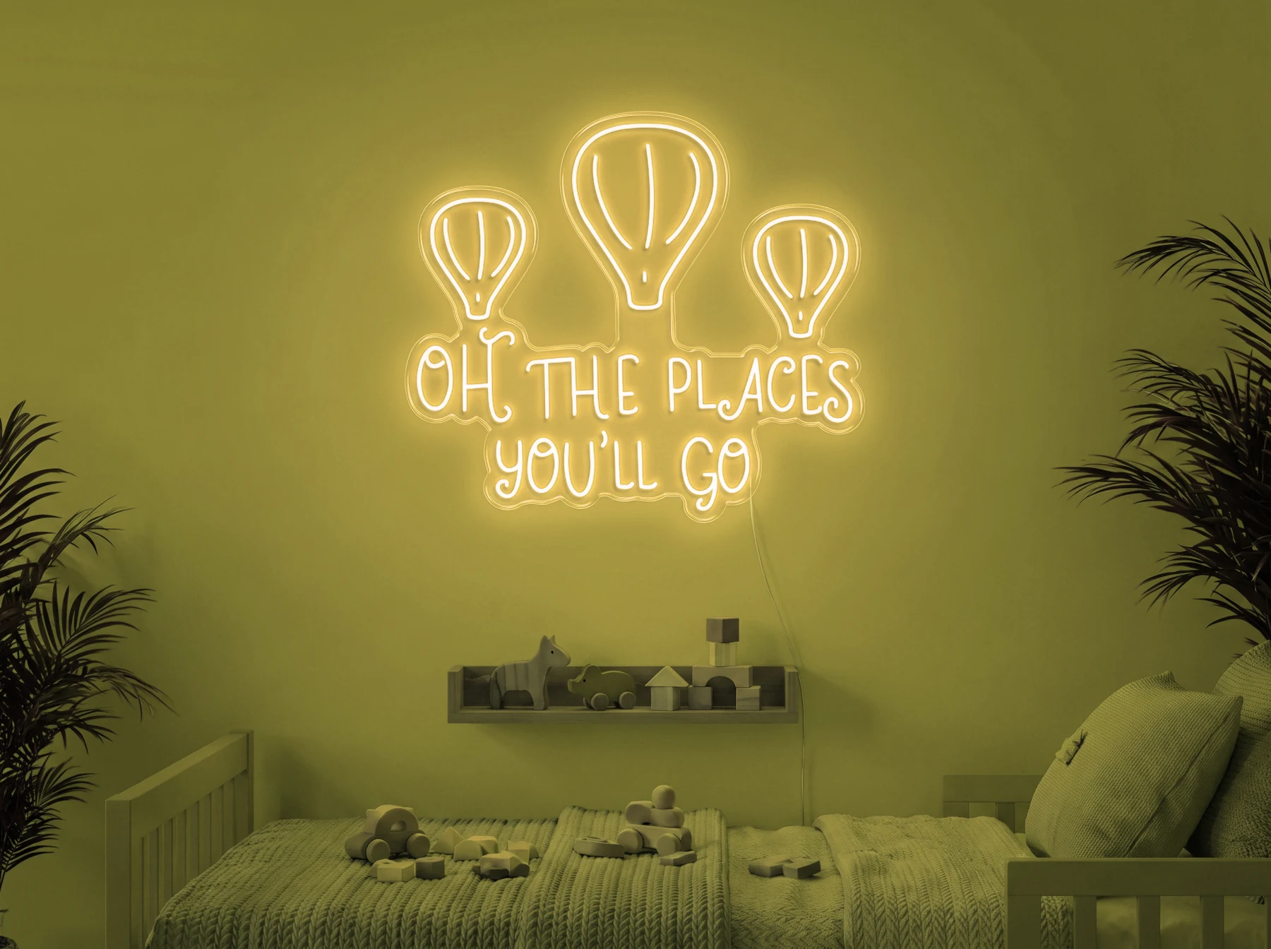 Neonskylt «Oh The Places You’ll Go» i gul LED-neon, monterad på vägg
