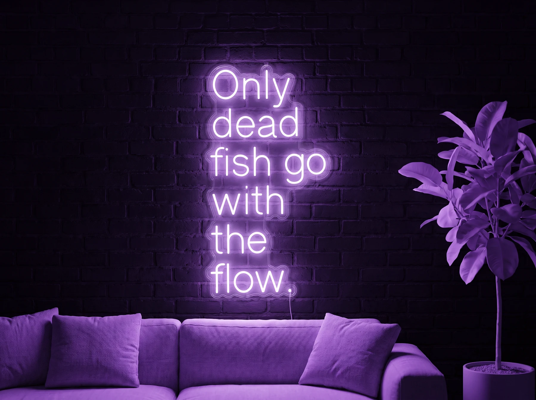 Neonskylt «Only Dead Fish» i lila LED-neon, monterad på vägg
