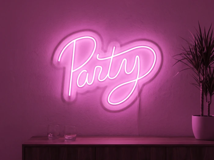 Neonskylt «Party» i rosa LED-neon, monterad på vägg