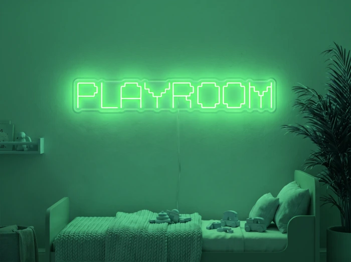 Neonskylt «Playroom» i mintgrön LED-neon, monterad på vägg