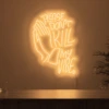 Neonskylt «Please Don’t Kill My Vibe» i orange LED-neon, monterad på vägg