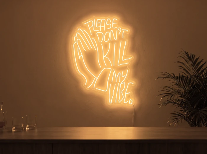 Neonskylt «Please Don’t Kill My Vibe» i orange LED-neon, monterad på vägg