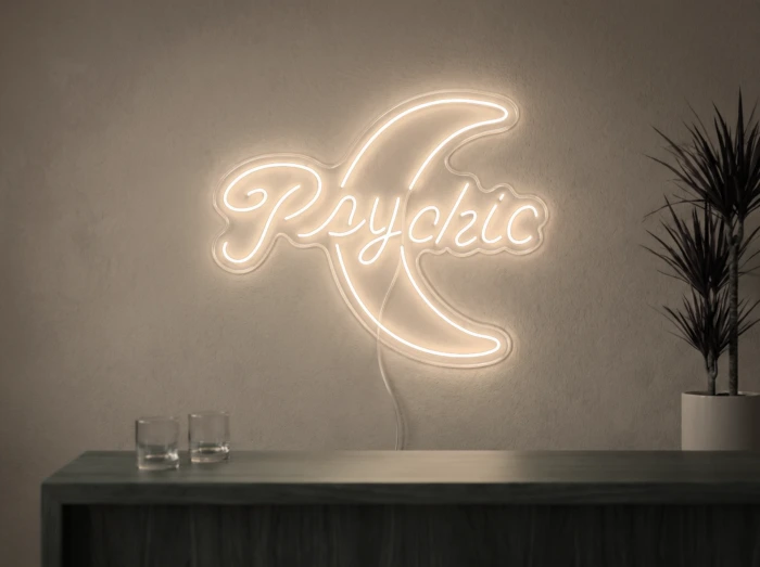 Neonskylt «Psychic» i varmvit LED-neon, monterad på vägg