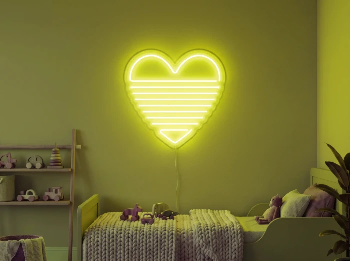 Neonskylt «Regnbågshjärta» i gul LED-neon, monterad på vägg
