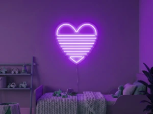 Neonskylt «Regnbågshjärta» i lila LED-neon, monterad på vägg