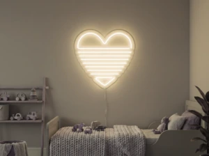 Neonskylt «Regnbågshjärta» i varmvit LED-neon, monterad på vägg