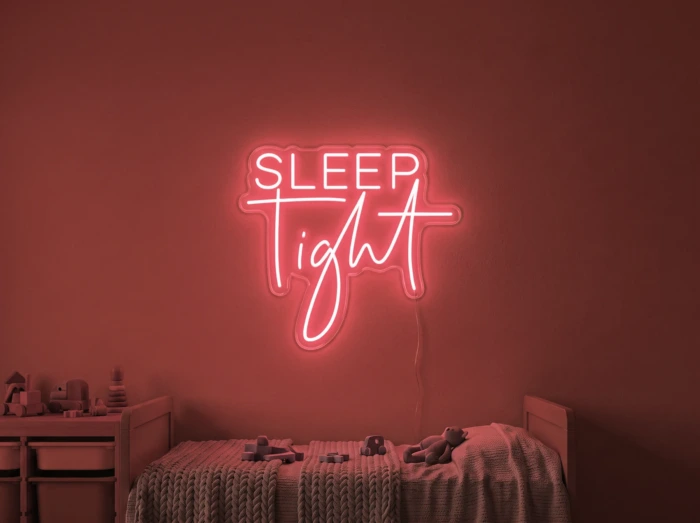 Neonskylt «Sleep Tight» i röd LED-neon, monterad på vägg
