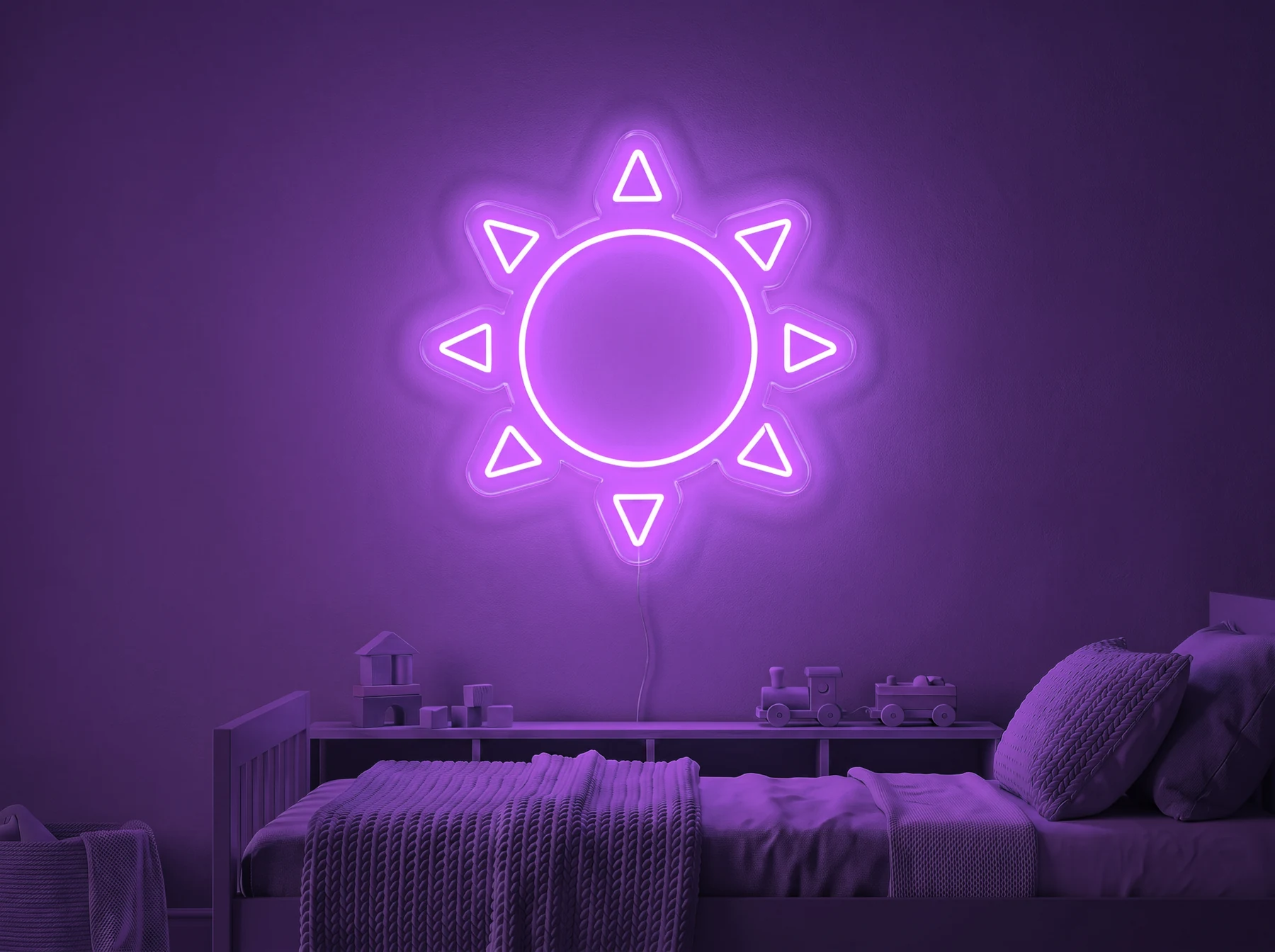 Neonskylt «Sol» i lila LED-neon, monterad på vägg