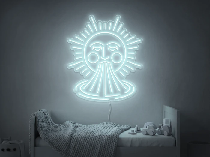 Neonskylt «Sol och regnbåge» i iskall vit LED-neon, monterad på vägg