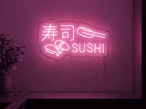 Neonskylt «Sushi» i rosa LED-neon, monterad på vägg