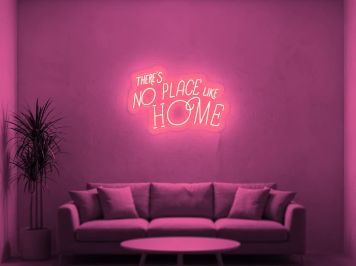 Neonskylt «There’s No Place Like Home, retro» i rosa LED-neon, monterad på vägg