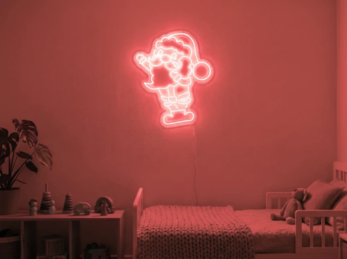 Neonskylt «Tomten» i röd LED-neon, monterad på vägg
