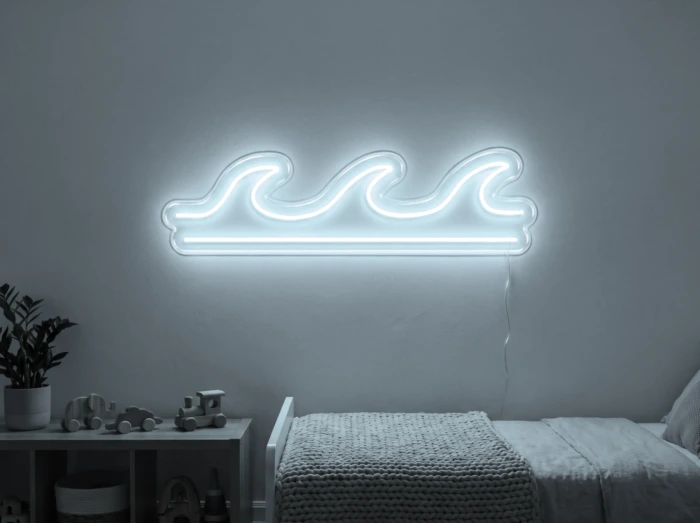 Neonskylt «Våg» i iskall vit LED-neon, monterad på vägg
