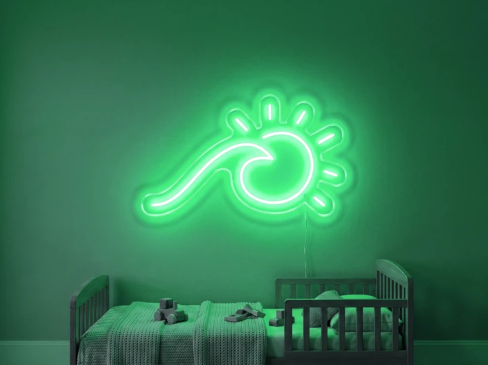 Neonskylt «Våg och sol» i mintgrön LED-neon, monterad på vägg