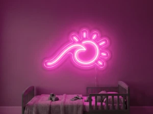 Neonskylt «Våg och sol» i rosa LED-neon, monterad på vägg