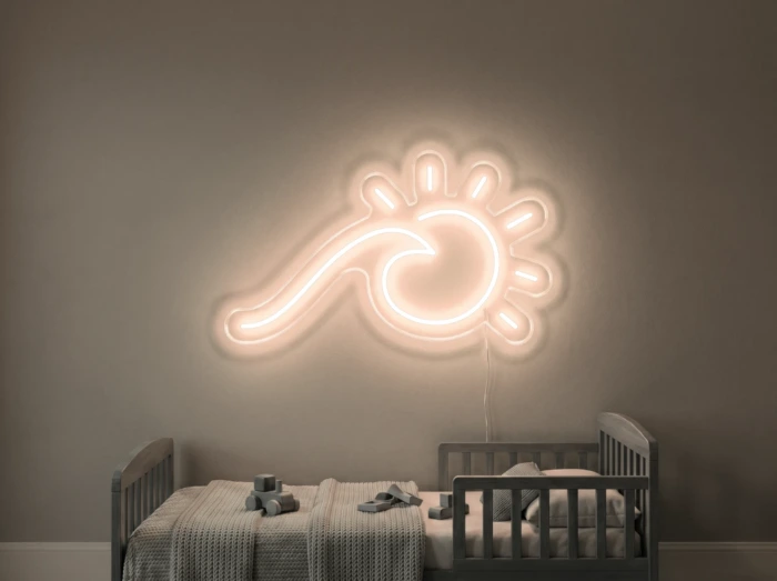 Neonskylt «Våg och sol» i varmvit LED-neon, monterad på vägg