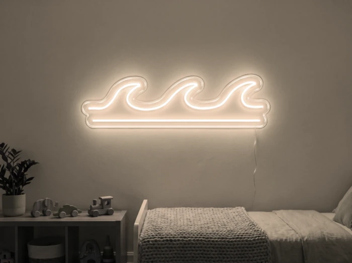Neonskylt «Våg» i varmvit LED-neon, monterad på vägg