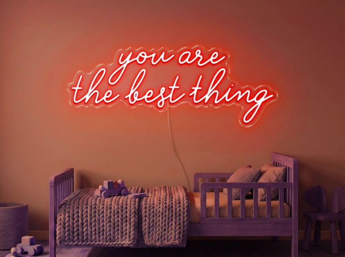 Neonskylt «You Are The Best Thing» i röd LED-neon, monterad på vägg