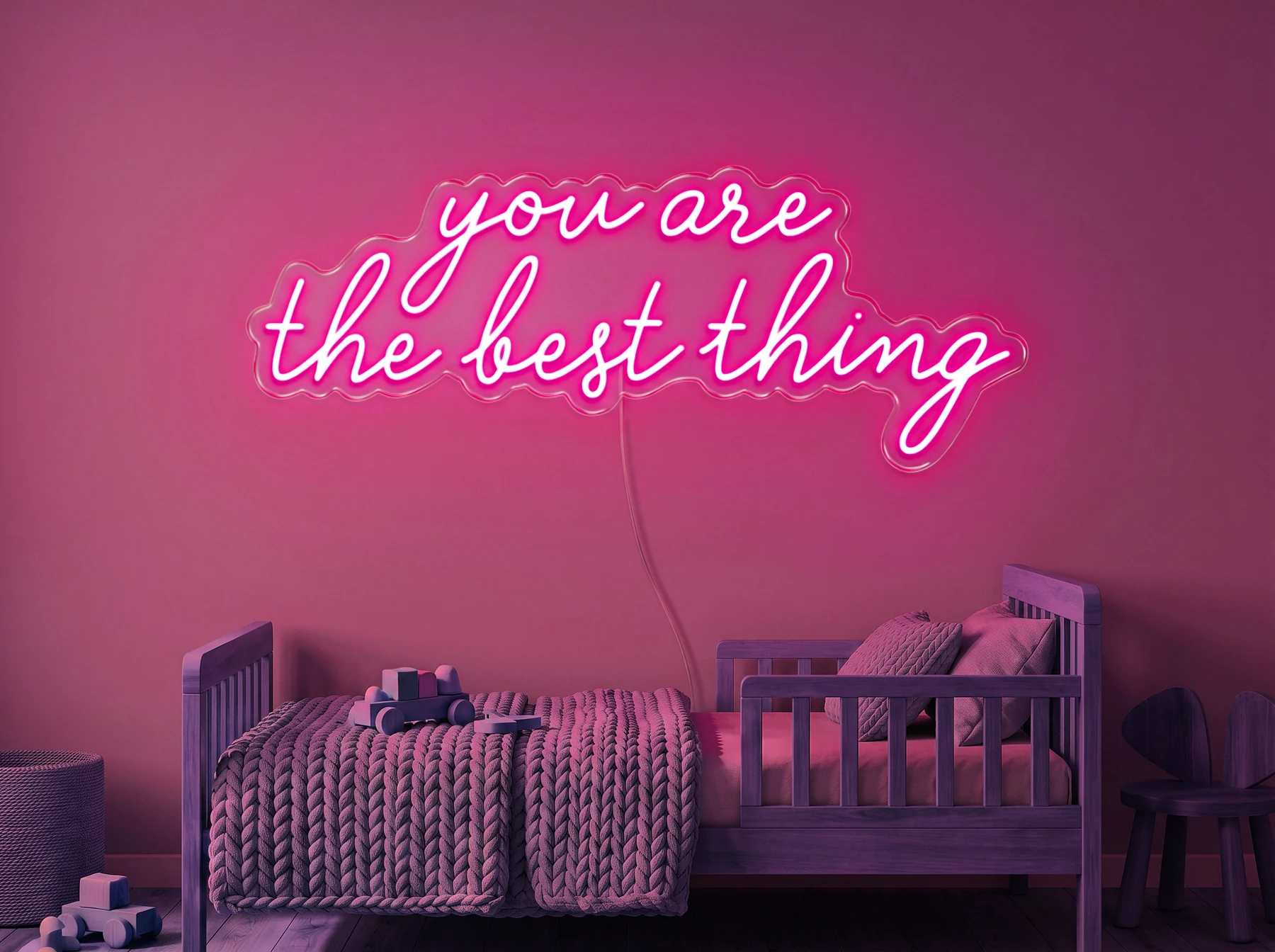 Neonskylt «You Are The Best Thing» i rosa LED-neon, monterad på vägg