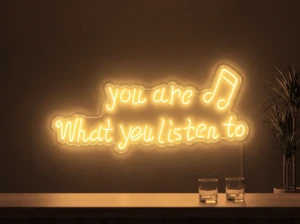 Neonskylt «You Are What You Listen To» i orange LED-neon, monterad på vägg