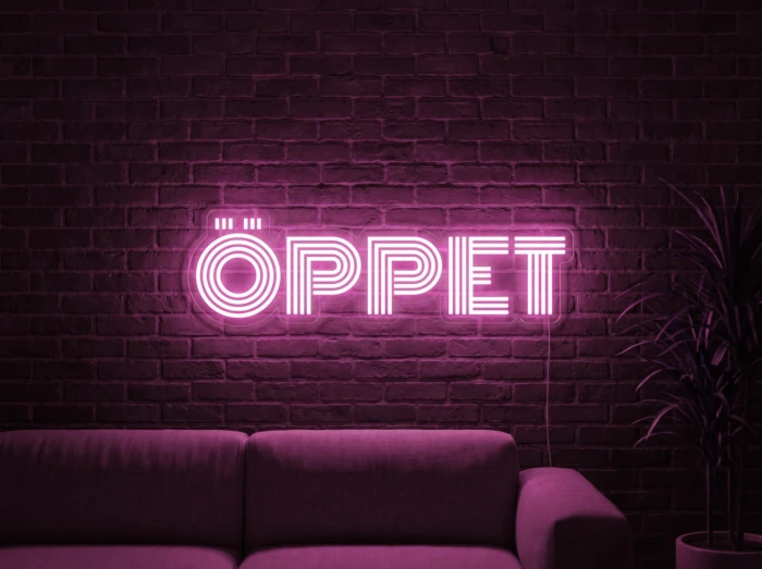 Neonskylt «ÖPPET» i rosa LED-neon, monterad på vägg